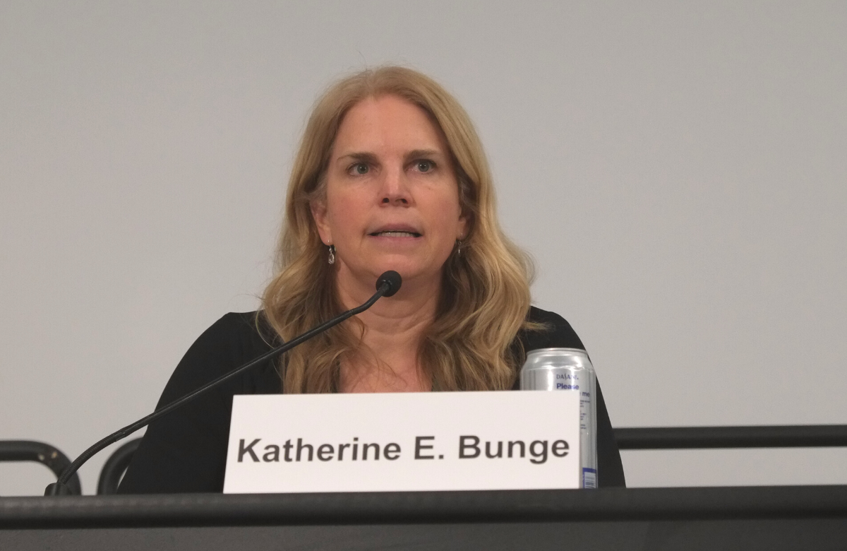 La doctora Katherine Bunge en la CROI 2023. Foto: Roger Pebody.