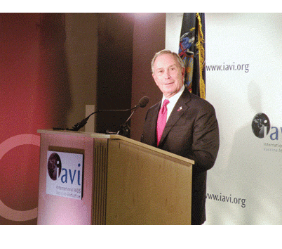 FOTO: El alcalde de Nueva York, Michael Bloomberg, inaugura centro de IAVI