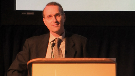 Jean-Michel Molina en su presentación del estudio IPERGAY, en la CROI 2015. Foto: Liz Highleyman, hivandhepatitis.com. 