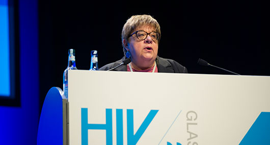 Dominique Costagliola, en su intervención en HIV Glasgow. Imagen cortesía de Terapia Farmacológica del VIH, Glasgow 2014 (hivglasgow.org) 