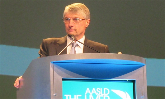 Graham Foster, en su intervención en AASLD 2016. Foto: Liz Highleyman, hivandhepatitis.com