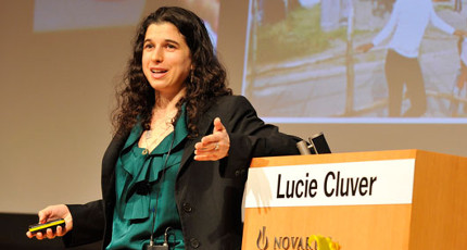  La doctora Lucie Cluver, de la Universidad de Oxford. Imagen obtenida en www.novartisfoundation.org. 