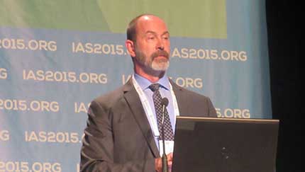 Tony Mills, en la IAS 2015. Foto: Liz Highleyman, hivandhepatitis.com 